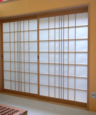 These shoji screens have a kumiko pattern based on the Fibonnaci numerical sequence.